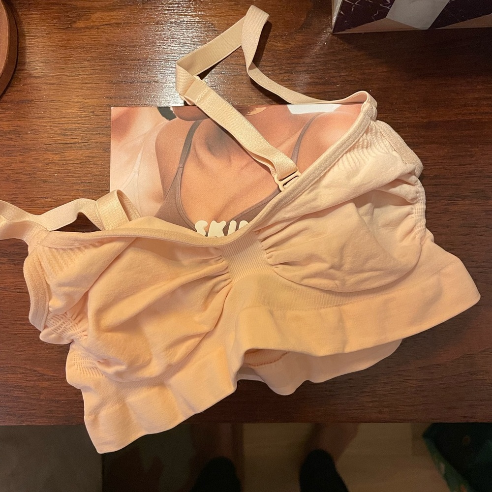 NWT SKIMS SCULPTING BRALETTE